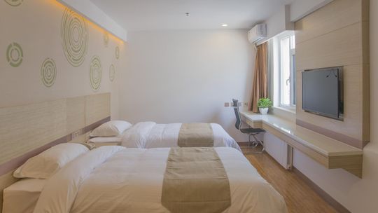 Apartament czy pokoje nad morzem – co lepiej sprawdzi się dla rodziny?