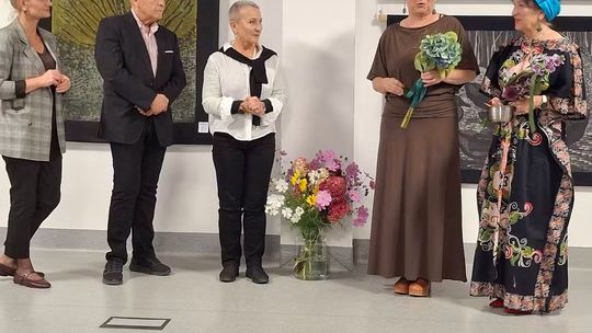 Batik, natura i osobiste historie. Wystawa Haliny Gaffke-Poprawskiej w Słupsku