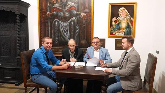 Bezpieczniej i jaśniej na zamku