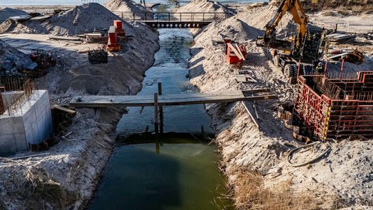 Budowa kładki pieszo-rowerowej nad przekopem jeziora Kopań