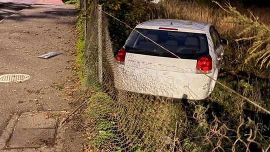 Darłowo: Pijana 45-latka z 3 promilami staranowała ogrodzenie. Sąd skazał ją w trybie przyspieszonym