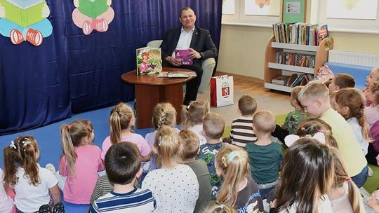 Gwiazdowo: Wicewójt czytał dzieciom