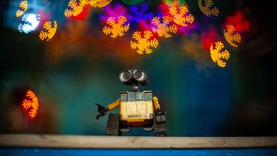 Jak filmy tworzone przez AI zmieniają marketing? Co nadal warto zlecić profesjonalnemu studiu – KrótkieFormy.pl