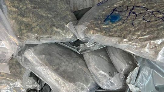 Jechał poobijanym autem, a w środku przewoził marihuanę