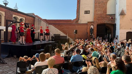 Operetka dla dzieci zachwyciła najmłodszych na zamku w Darłowie