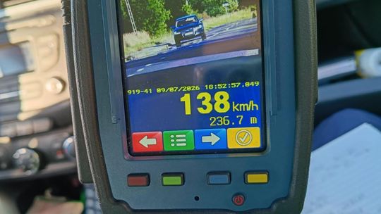 Pałówko: Kierowca pędził 138 km/h w terenie zabudowanym. Stracił prawo jazdy, dostał 2500 zł mandatu i 15 punktów