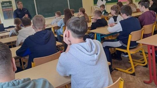 Policjanci o bezpieczeństwie młodzieży