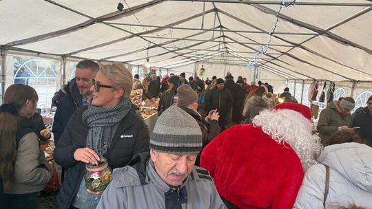 Sławno: Jarmark Bożonarodzeniowy przy "Pałacyku" Sławno: Jarmark Bożonarodzeniowy przy "Pałacyku"