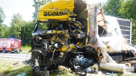 Śmiertelne zderzenie TIR-ów na krajowej "szóstce". Kierowca nie miał żadnej szansy