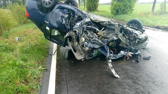 Tychowo  Niebezpieczny wypadek na śliskiej drodze