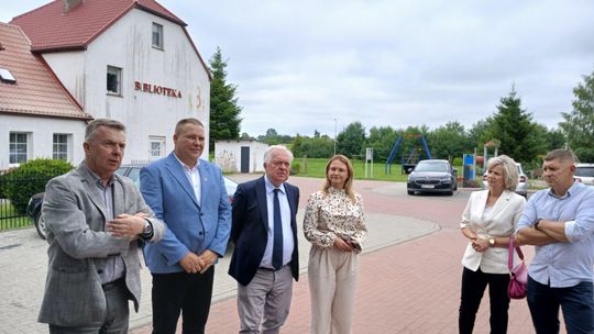Wiceminister i poseł w Domasławicach. Rozmowy o drogach, świetlicy i remizie strażackiej