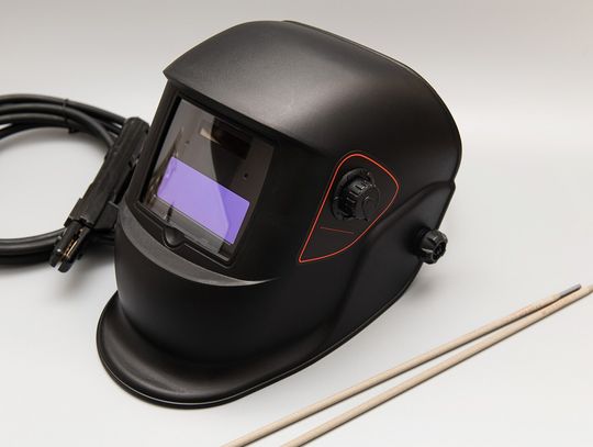 Automatyczna czy tradycyjna maska spawalnicza ? porównanie