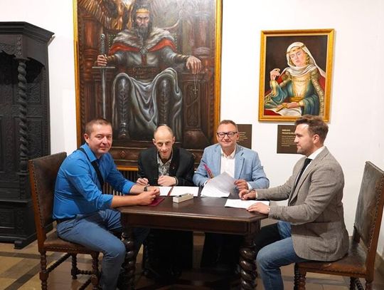 Bezpieczniej i jaśniej na zamku