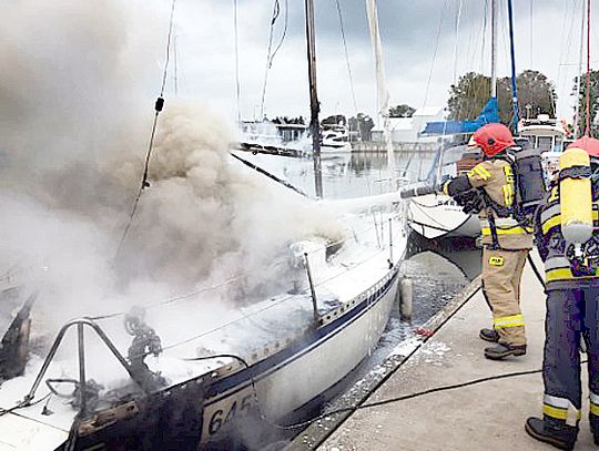 Darłowo  Palił się jacht w darłowskiej marinie
