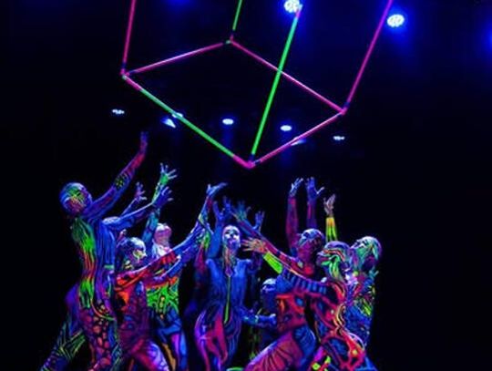 Darłowo: Teatr Tańca - DyeMotion to unikalne połączenie tańca, teatru i bodypaintingu.