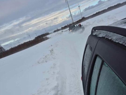 DW 203: droga zablokowana- pług się zakopał