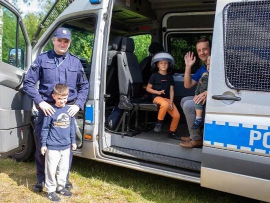 Dzielnicowi z profilaktyką na Miejsko-Gminnych Zawodach Rowerkowych dla Dzieci w Łętowie