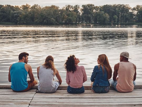 Jak połączyć szkolenie z odpoczynkiem? Mazury jako kierunek dla firm