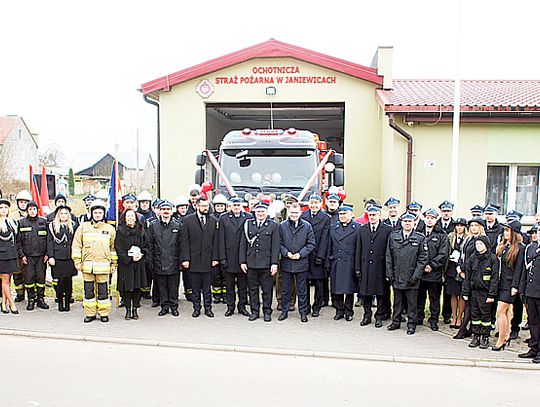 Janiewice. Nowy wóz uroczyście przekazany