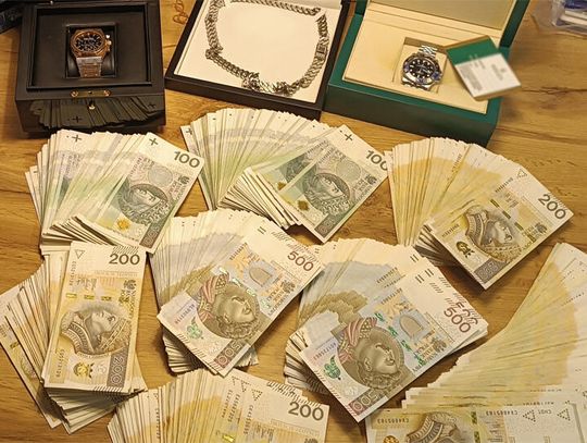 KAS i CBŚP zatrzymały 10 osób, które prowadziły nielegalne loterie promocyjne