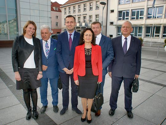 Kochamy Polskę, łączymy Polaków. Czas zakończyć polityczną wojnę domową...