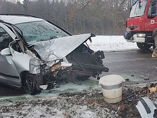 Kosierzewo – Kwasowo  Mocno uderzył w drzewo i trafił do szpitala