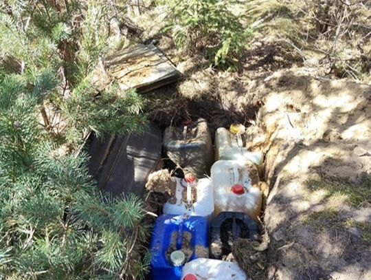 Kradł paliwo i zakopywał w lesie