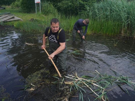 Łętowo: w czynie społecznym czyścili brzeg jeziora