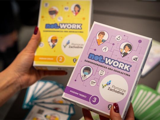 Nowoczesna gra zamiast wykładu. Gra karciana net.WORK trafiła do szkół w regionie