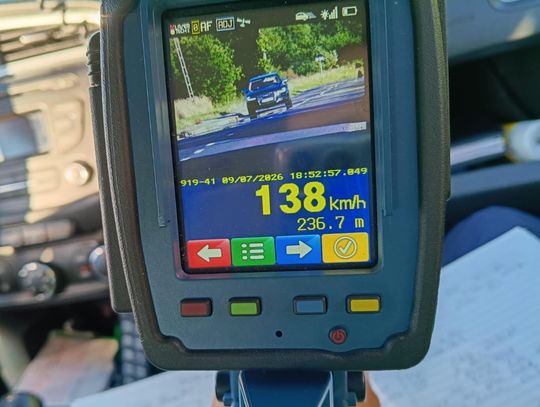 Pałówko: Kierowca pędził 138 km/h w terenie zabudowanym. Stracił prawo jazdy, dostał 2500 zł mandatu i 15 punktów