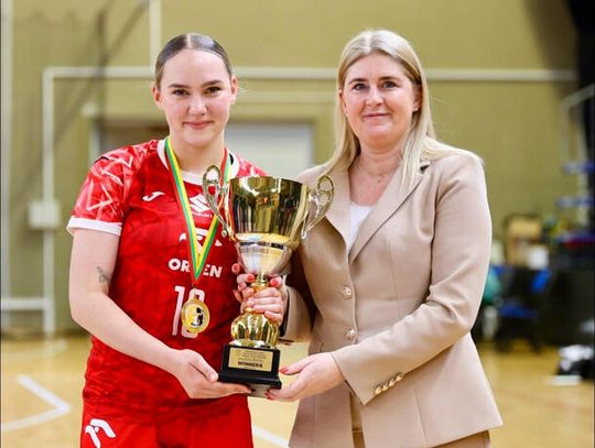 Piłka ręczna.  Dobre wieści z Litwy! Zosia Chwojnicka wśród najlepszych zawodniczek turnieju.