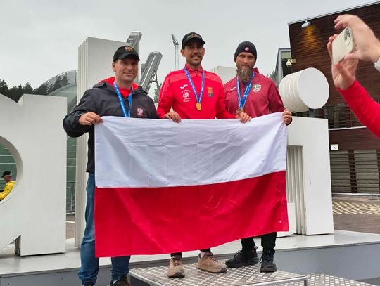 Piotr Brzozowski ze Sławna wrócił z mistrzostw świata w nordic walking w fińskim Lahti ze srebrnym i brązowym medalem.