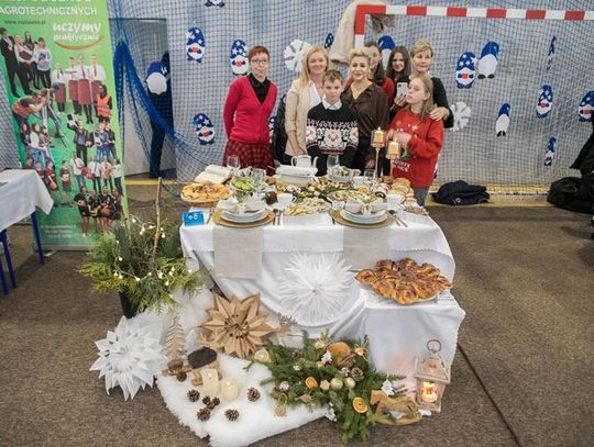 Pokaz wigilijnych stołów