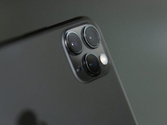 Posiadasz najnowszego iPhone 12? Zobacz, jakie akcesoria ochronne warto do niego wybrać
