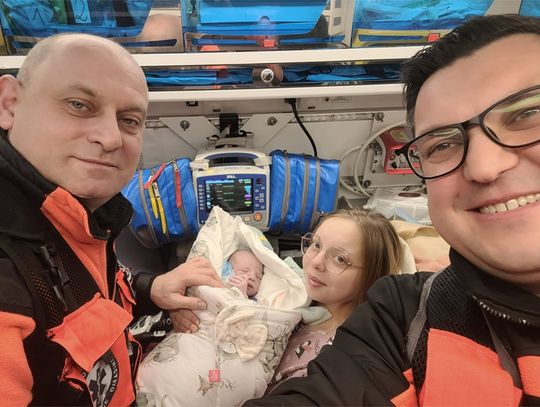 Ratownicy medyczni ze Sławna, odebrali poród w domu