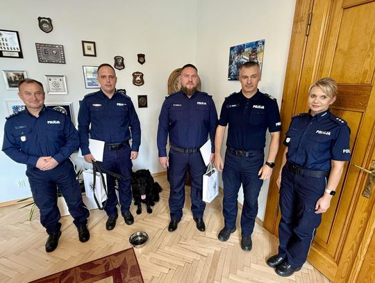 Sierż. Wojciech Urbaniak z psem Nabat, jedni z najlepszych w ogólnopolskich zawodach