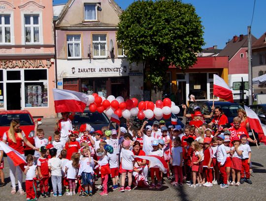 Sławno: Dzieci z przedszkola "Słoneczko" dopingują reprezentację Polski