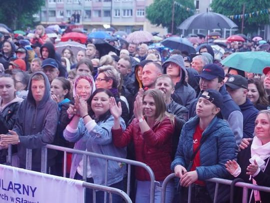 Sławno  Golce zagrali na Placu Wyszyńskiego