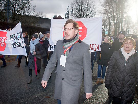 Sławno: „Łapy z dala od szpitala” czyli protest w obronie szpitala powiatowego