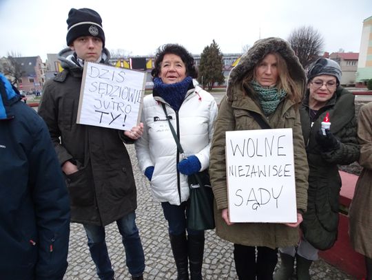 Sławno: protestowali przeciwko tzw. ustawie kagańcowej