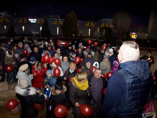 Sławno: stop nienawiści, wspieramy Owsiaka! Happening na placu Wyszyńskiego