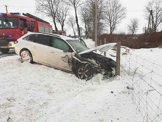 Słowino: pijany za kierownicą rozwalił dwa słupy i Volkswagena Polo