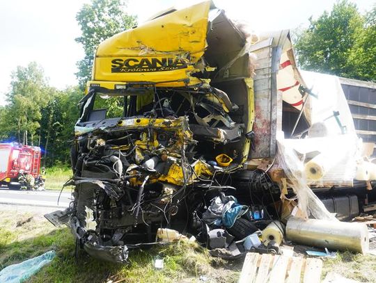 Śmiertelne zderzenie TIR-ów na krajowej "szóstce". Kierowca nie miał żadnej szansy