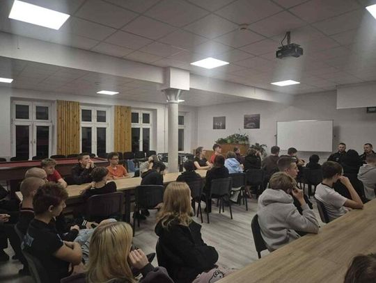 Spotkanie dzielnicowych z uczniami ZSM w Darłowie