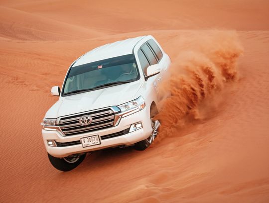 Sprowadzanie aut z Dubaju – jak się odbywa oraz ile kosztuje?