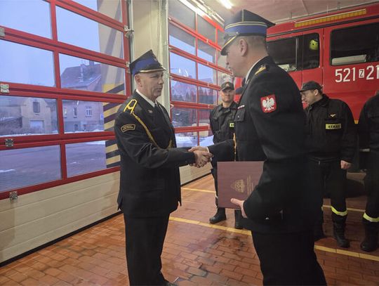St. ogn. Krzysztof Błaszczyk, dowódca zastępu JRG Sławno, odchodzi na emeryturę po ponad 25 latach służby — odznaczony medalami za zasługi i długoletnią służbę