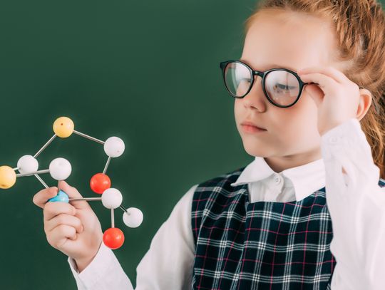 Tablica Manipulacyjna – zabawka edukacyjna dla niemowlaka