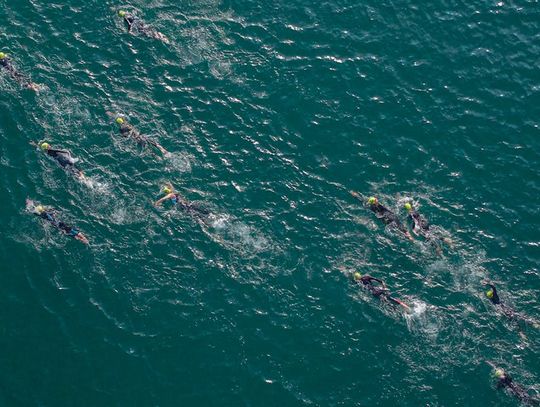 Triathlon bez tajemnic, czyli jak przygotować się do pływania na otwartych przestrzeniach?