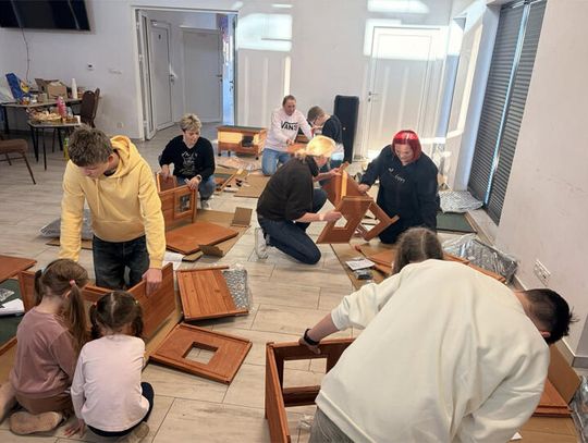 Tyń: Budowali domki dla kotów