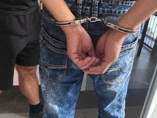 Ukradli zdrapki i znieważyli policjantów